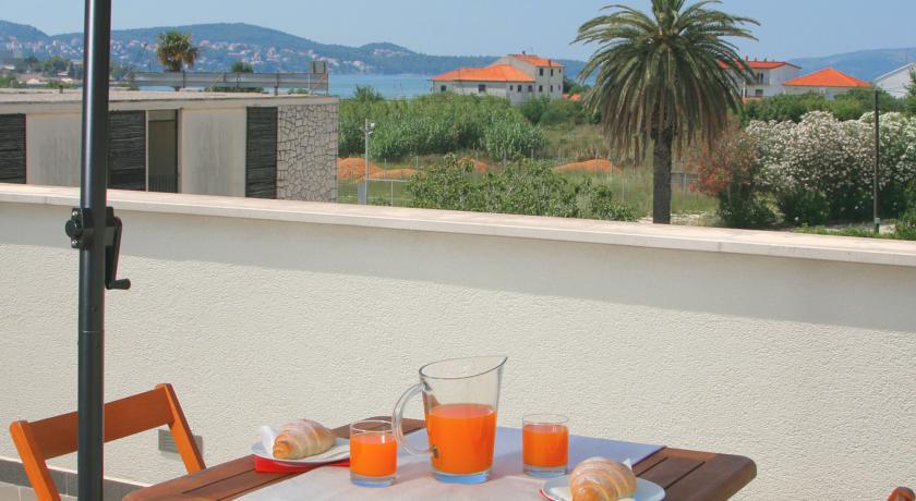Charm Apartments And Rooms Trogir Exterior photo